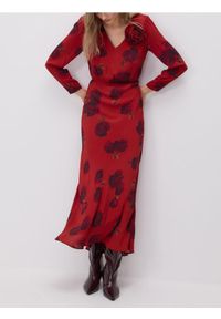 Reserved - Sukienka w kwiatowy wzór - czerwony. Kolor: czerwony. Materiał: wiskoza. Wzór: kwiaty. Typ sukienki: proste #1
