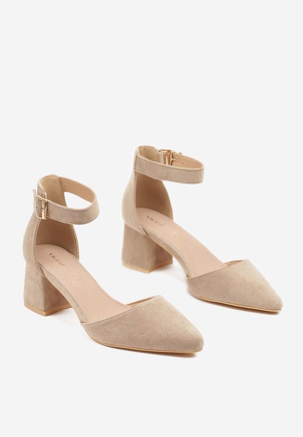 Renee - Ciemnobeżowe Czółenka na Słupku Vices ze Skórzaną Wkładką i Paskiem Wokół Kostki Eveliri. Okazja: na ślub cywilny, do pracy, na wesele. Zapięcie: pasek. Kolor: beżowy. Materiał: skóra. Obcas: na słupku