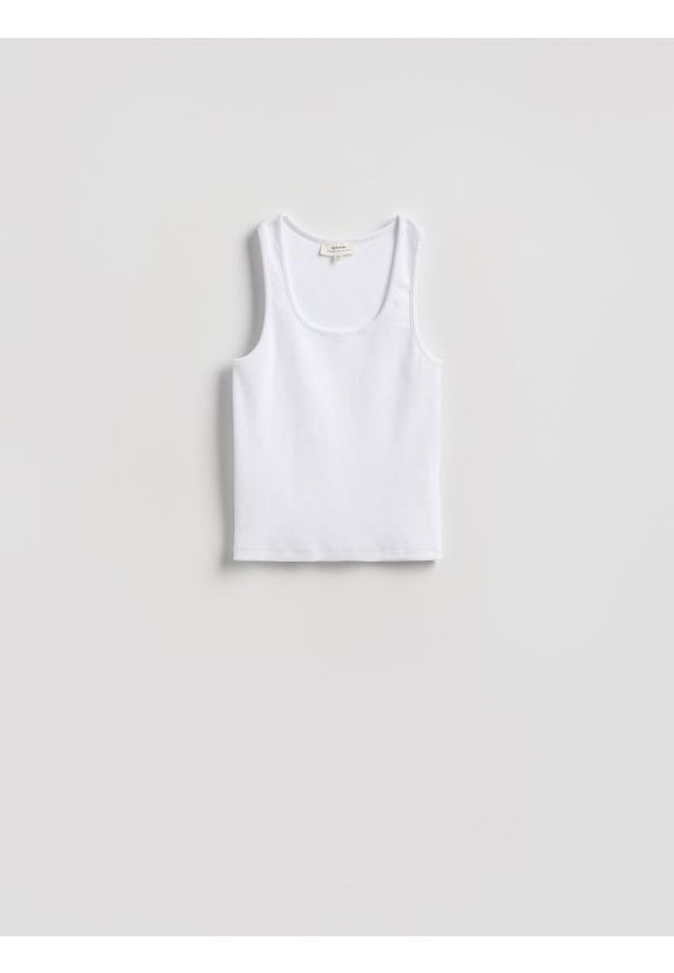 Reserved - Prążkowany top - biały. Kolor: biały. Materiał: prążkowany