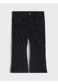 Sinsay - Jeansy ze wzorkiem w gwiazdki - czarny. Kolor: czarny. Materiał: jeans