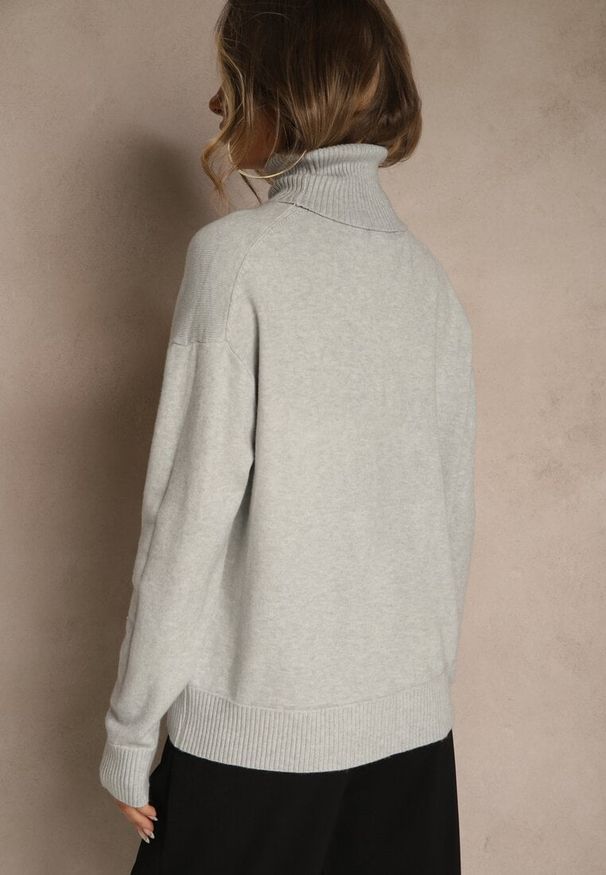 Renee - Szary Golf z Dodatkiem Kaszmiru z Przeszyciami po Bokach Avenella. Okazja: na spotkanie biznesowe. Typ kołnierza: golf. Kolor: szary. Materiał: kaszmir. Styl: klasyczny, biznesowy, elegancki