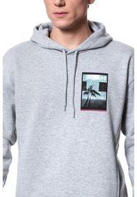 Lee - BLUZA LEE GRAPHIC RELAXED HOOD GREY MELE L82YTTMP 112122266. Typ kołnierza: kaptur. Wzór: nadruk #8