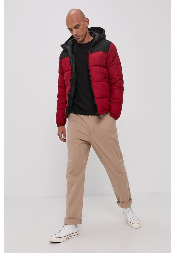 Levi's® - Levi's Spodnie męskie kolor beżowy w fasonie chinos. Okazja: na spotkanie biznesowe. Kolor: beżowy. Materiał: tkanina. Styl: biznesowy