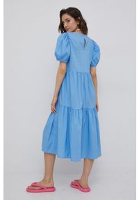 JDY sukienka midi rozkloszowana. Kolor: niebieski. Materiał: tkanina. Wzór: gładki. Typ sukienki: rozkloszowane. Długość: midi