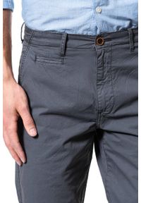 Wrangler - KRÓTKIE SPODENKI WRANGLER CHINO SHORTS OMBRE BLUE W14MLL90K. Materiał: materiał. Długość: krótkie #9