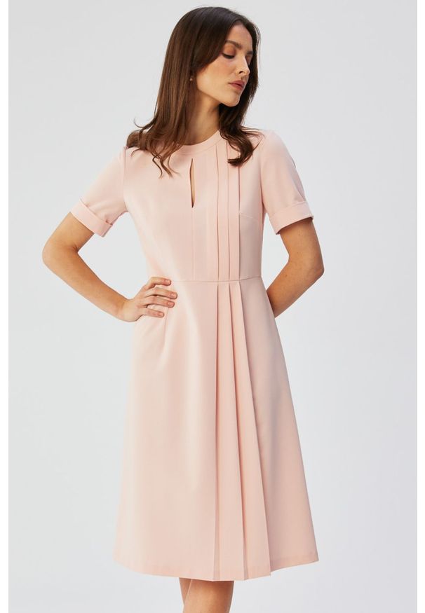 Stylove - Elegancka sukienka midi z ozdobnymi zakładkami pudrowy róż. Kolor: różowy. Styl: elegancki. Długość: midi
