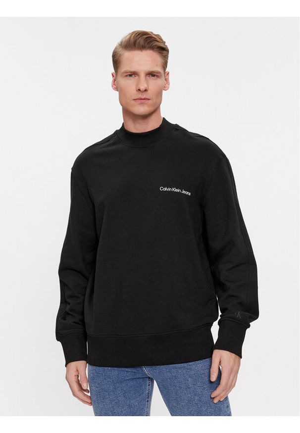 Calvin Klein Jeans Bluza Institutional J30J324621 Czarny Regular Fit. Kolor: czarny. Materiał: bawełna