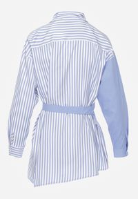 Renee - Niebieska Koszula Wiązana w Talii z Asymetrycznym Dołem w Paski Colle. Kolor: niebieski. Materiał: materiał. Długość rękawa: długi rękaw. Długość: długie. Wzór: paski #7