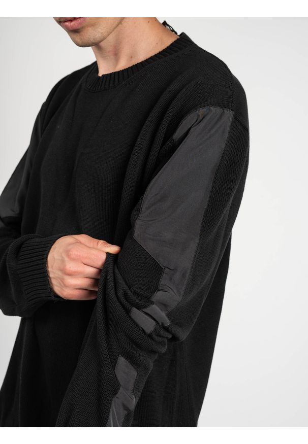 Les Hommes Sweter | LKK112 603A | Classic Fit Jumper With Nylon Detail On Sleeves | Mężczyzna | Czarny. Okazja: na co dzień. Kolor: czarny. Materiał: bawełna. Styl: casual