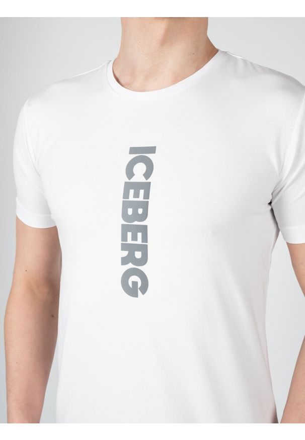 Iceberg T-Shirt "C-Neck" | F013639A | Mężczyzna | Biały. Okazja: na co dzień. Kolor: biały. Materiał: bawełna, elastan. Wzór: nadruk. Styl: casual, elegancki