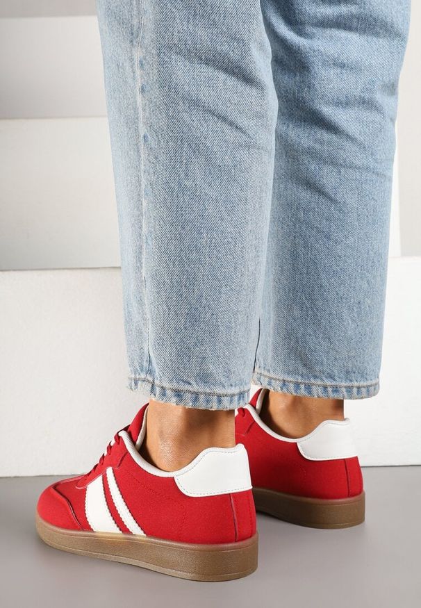 Born2be - Czerwone Sneakersy Tenisówki z Geometrycznymi Paskami Amolita. Okazja: na co dzień. Zapięcie: pasek. Kolor: czerwony. Materiał: jeans. Wzór: geometria