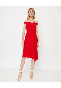 Alexander McQueen - ALEXANDER MCQUEEN - Czerwona sukienka z wełny. Kolor: czerwony. Materiał: wełna. Styl: elegancki, klasyczny, wizytowy
