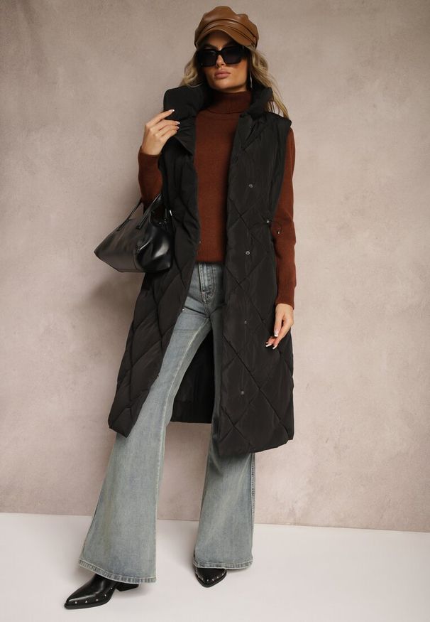 Renee - Czarna Długa Kamizelka z Pikowaniem i Troczkami w Pasie Taiaeli. Okazja: na co dzień. Kolor: czarny. Materiał: bawełna, jeans. Długość: długie. Wzór: aplikacja. Styl: elegancki, casual