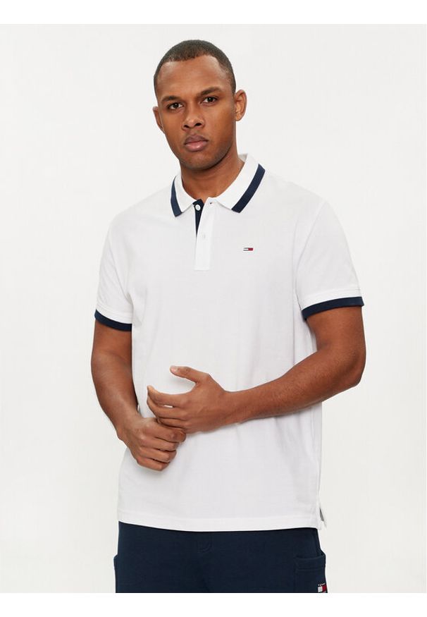 Tommy Jeans Polo DM0DM18313 Biały Regular Fit. Typ kołnierza: polo. Kolor: biały. Materiał: bawełna