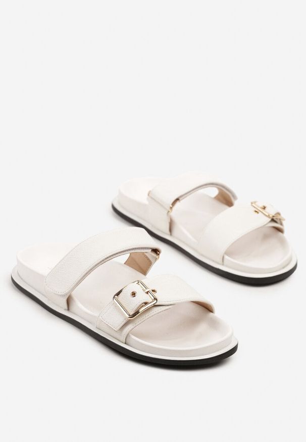 Born2be - Białe Klapki z Dwoma Paskami Navolssa. Okazja: na co dzień. Kolor: biały. Wzór: paski. Styl: klasyczny, elegancki, casual