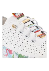 Półbuty damskie Artiker, skóra naturalna ażurowa cholewka klasyczne sznurowanie lekka elastyczna podeszwa miękka wkładka ozdobna kolorowa podeszwa, b. Okazja: na co dzień, na spacer. Zapięcie: sznurówki. Kolor: biały. Materiał: skóra. Szerokość cholewki: normalna. Wzór: kolorowy, ażurowy. Sport: turystyka piesza #2