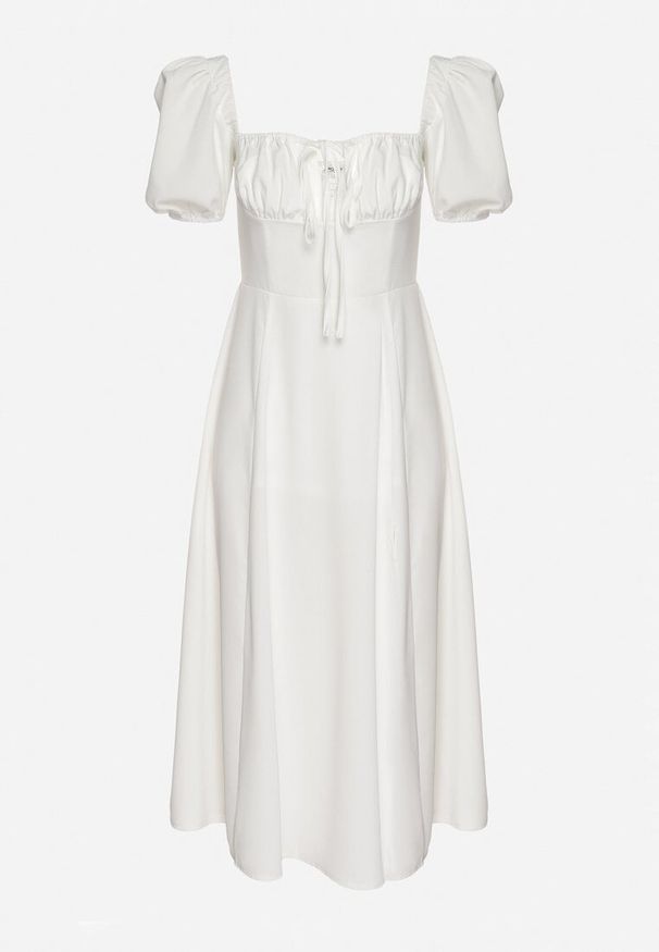 Born2be - Biała Sukienka w Rustykalnym Stylu z Wiązaniem przy Dekolcie i Rozcięciem Idanillea. Okazja: na co dzień, na spacer. Typ kołnierza: dekolt kwadratowy. Kolor: biały. Typ sukienki: rozkloszowane. Styl: casual