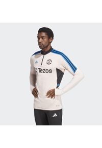 Adidas - Kurtka z dresu Manchester United Condivo 2022/23. Kolor: różowy. Materiał: dresówka