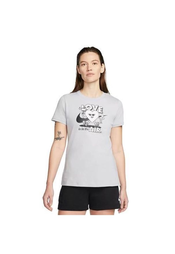 Koszulka sportowa damska Nike W Nsw Tee Ss Vday. Kolor: szary. Długość rękawa: krótki rękaw. Długość: krótkie