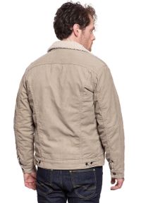 Lee - KURTKA ZIMOWA LEE SHERPA JACKET BEIGE L87AQM97. Materiał: bawełna, jeans, materiał, sztruks. Wzór: jednolity, kolorowy, nadruk. Sezon: zima. Styl: sportowy, elegancki, klasyczny, vintage