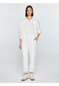 Big-Star - Spodnie damskie dresowe białe Fonia 100. Okazja: na spacer, na co dzień. Kolor: biały. Materiał: dresówka. Typ sukienki: sportowe. Styl: casual, sportowy #3