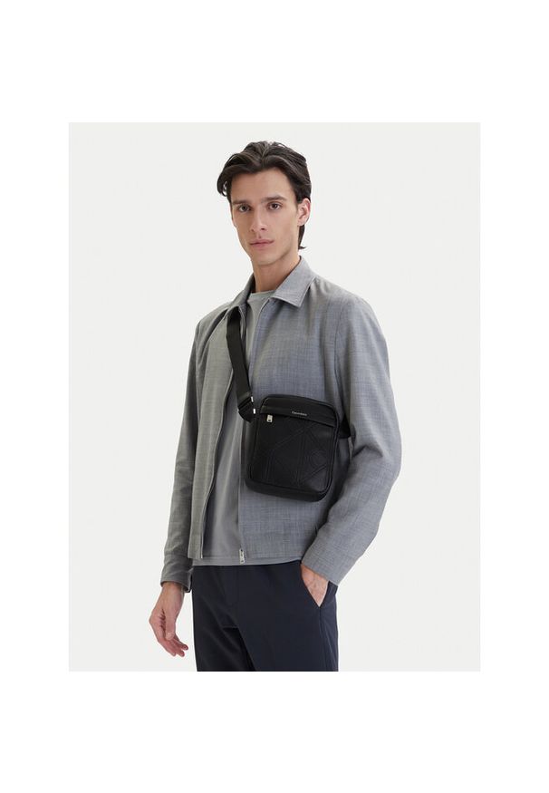 Saszetka Calvin Klein. Kolor: czarny