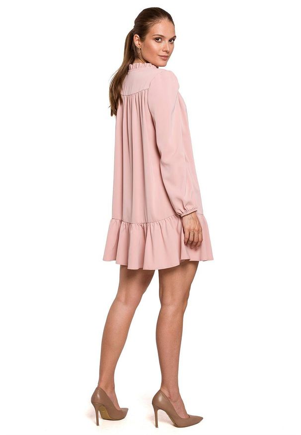 Makover - Mini sukienka oversize z falbanką na dole. Materiał: tkanina, elastan. Długość rękawa: długi rękaw. Typ sukienki: oversize. Długość: mini