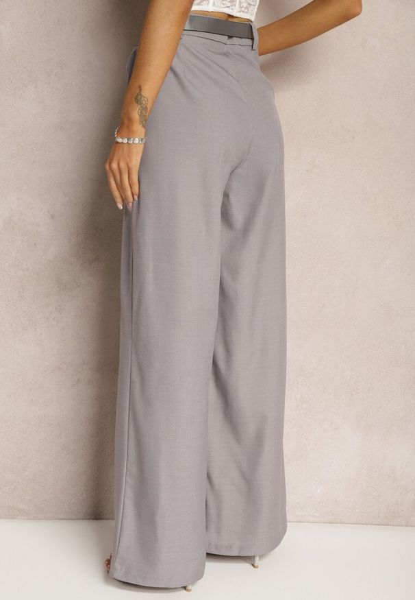 Renee - Szare Spodnie Palazzo High Waist z Szerokimi Nogawkami i Paskiem z Metalową Klamrą Oinna. Okazja: na co dzień, do pracy. Stan: podwyższony. Kolor: szary. Styl: klasyczny, elegancki, casual