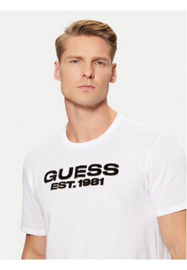 Guess T-Shirt M5RI50 K9RM1 Biały Regular Fit. Kolor: biały. Materiał: bawełna