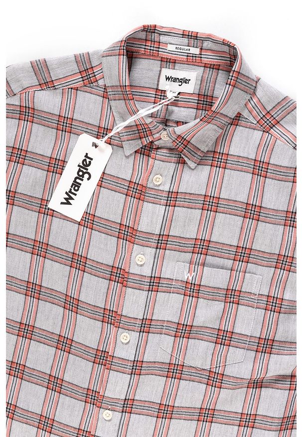 Wrangler - KOSZULA MĘSKA KRÓTKI RĘKAW WRANGLER SS 1PKT GLOW ORANGE W58606E48 112129492. Długość rękawa: krótki rękaw. Długość: krótkie. Wzór: kratka