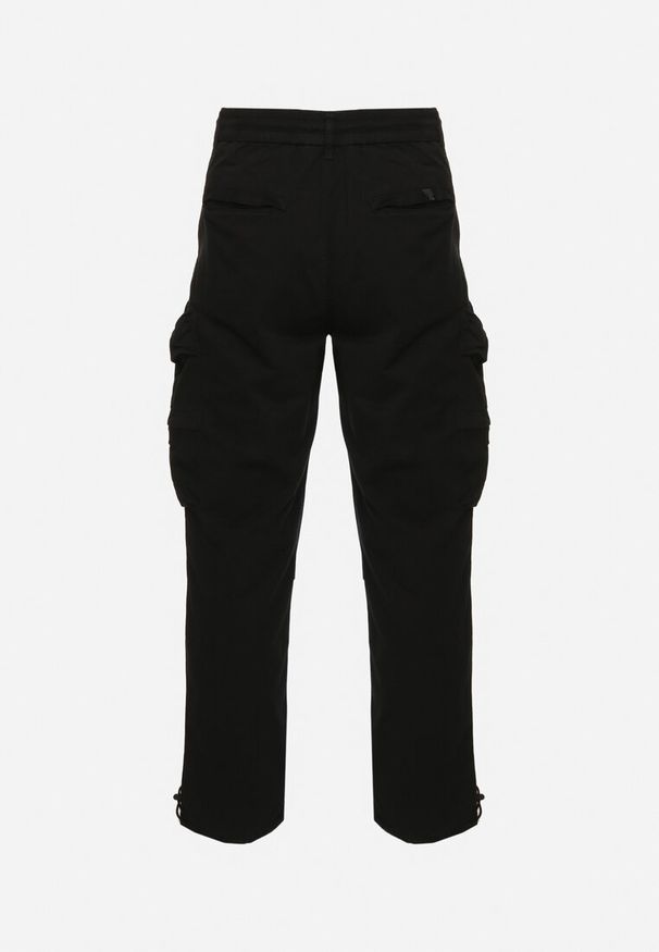 Born2be - Czarne Bawełniane Spodnie Joggery z Kieszeniami z Klapami Lanathia. Okazja: na co dzień. Kolor: czarny. Materiał: bawełna. Styl: casual