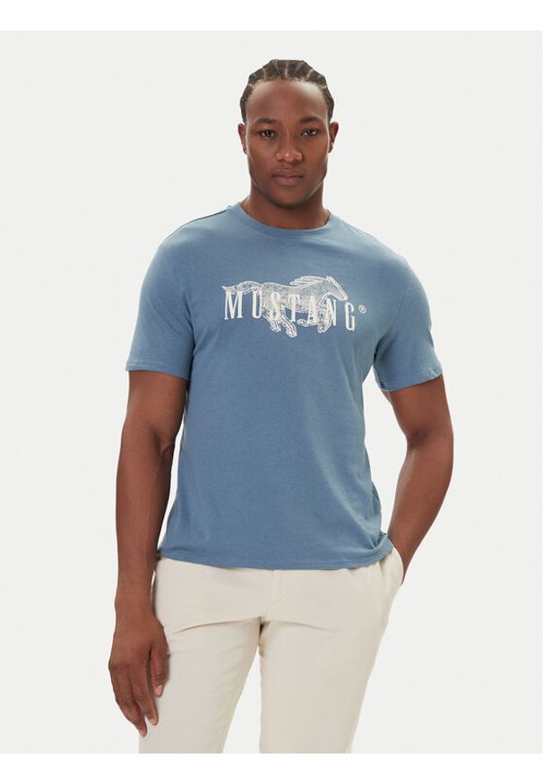 Mustang T-Shirt Austin 1016858 Niebieski Regular Fit. Kolor: niebieski. Materiał: bawełna