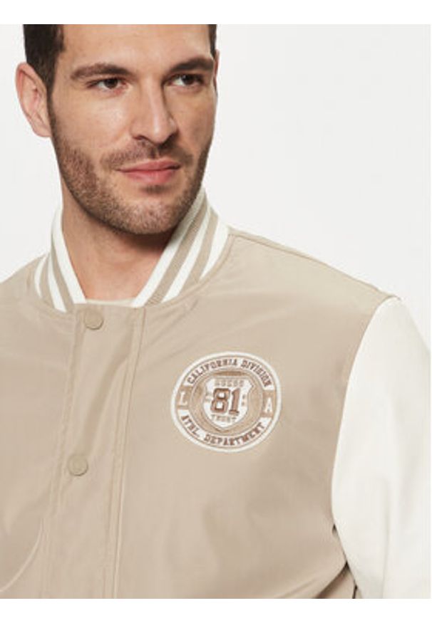 Guess Kurtka bomber M5RL19 WGU82 Khaki Regular Fit. Kolor: brązowy, beżowy. Materiał: syntetyk