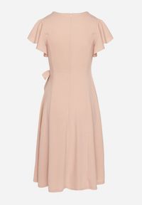 Born2be - Różowa Rozkloszowana Sukienka Kopertowa z Wiązaniem w Talii Dannila. Kolor: różowy. Wzór: aplikacja. Typ sukienki: kopertowe #7