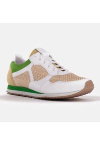 Marco Shoes Sneakersy z elementami rafii i skóry licowej białe. Kolor: biały. Materiał: skóra