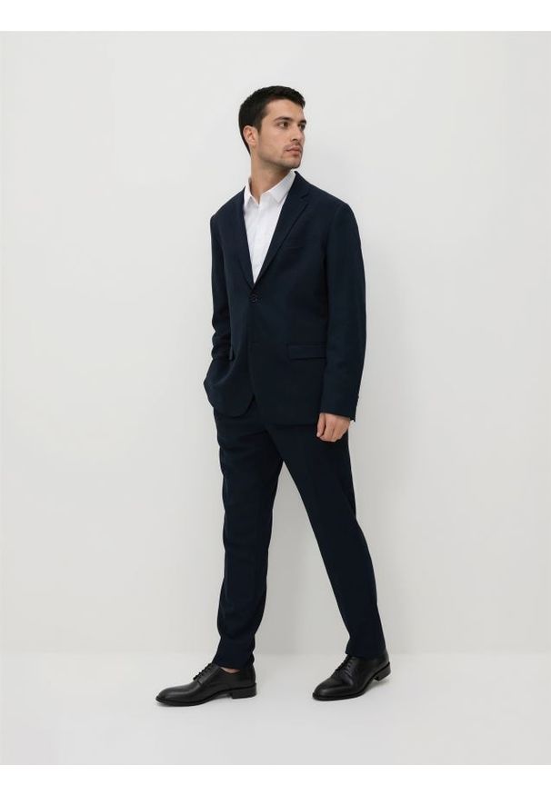 Reserved - Marynarka regular fit - granatowy. Kolor: niebieski. Materiał: tkanina, wiskoza