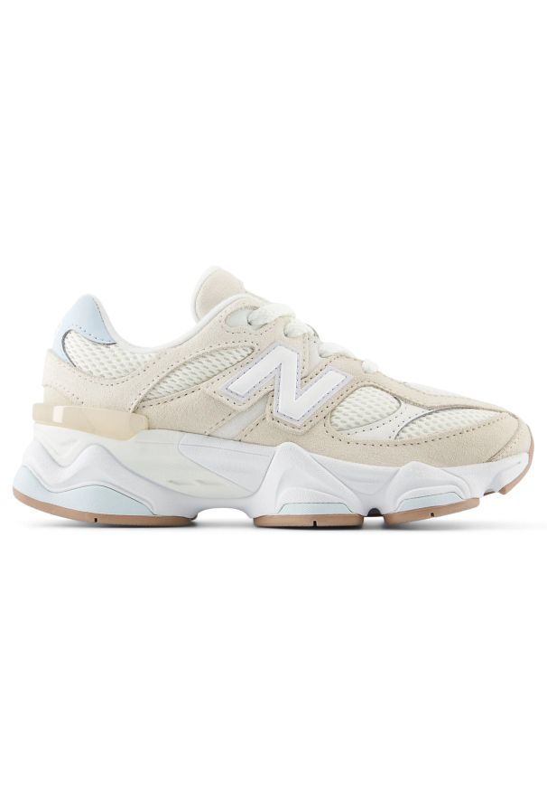 Buty dziecięce New Balance PC9060AA – beżowe. Okazja: na co dzień, na uczelnię. Kolor: beżowy. Materiał: guma, materiał, skóra, syntetyk. Szerokość cholewki: normalna. Sport: turystyka piesza