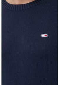 Tommy Jeans sweter bawełniany DM0DM12431.PPYY męski kolor granatowy lekki. Okazja: na co dzień. Kolor: niebieski. Materiał: bawełna. Długość rękawa: długi rękaw. Długość: długie. Wzór: aplikacja. Styl: casual #4
