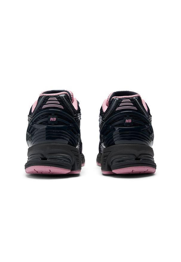 Buty unisex New Balance U1906RCU – czarne. Okazja: na spacer, na co dzień. Kolor: czarny. Materiał: syntetyk, materiał, dresówka, guma, jeans. Szerokość cholewki: normalna. Sport: fitness, bieganie, turystyka piesza