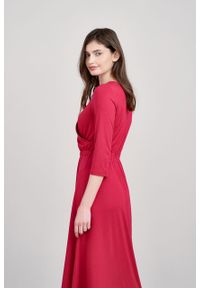 Marie Zélie - Sukienka Rita czerwień perska mikromodal. Typ kołnierza: dekolt kopertowy. Kolor: czerwony. Materiał: wiskoza, dzianina, elastan, włókno, skóra. Długość rękawa: krótki rękaw. Typ sukienki: proste, kopertowe #3