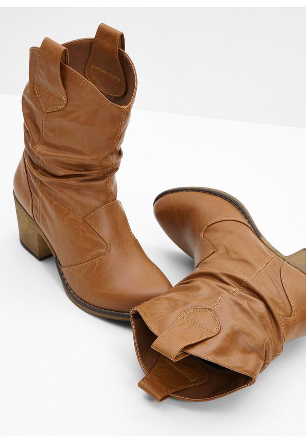 bonprix - Botki kowbojki z marszczoną cholewką. Kolor: brązowy. Szerokość cholewki: normalna