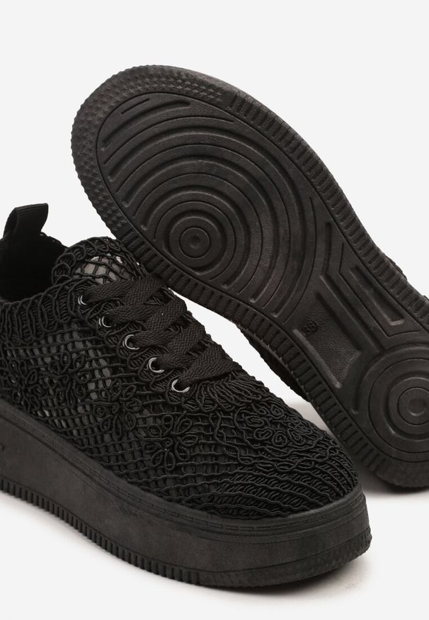Renee - Czarne Sneakersy na Platformie z Ażurowym Wykończeniem Isdisane. Okazja: na co dzień. Zapięcie: sznurówki. Kolor: czarny. Materiał: jeans. Wzór: ażurowy. Obcas: na platformie