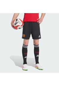 Adidas - Szorty podstawowe Manchester United 25/26. Kolor: czarny. Sport: piłka nożna