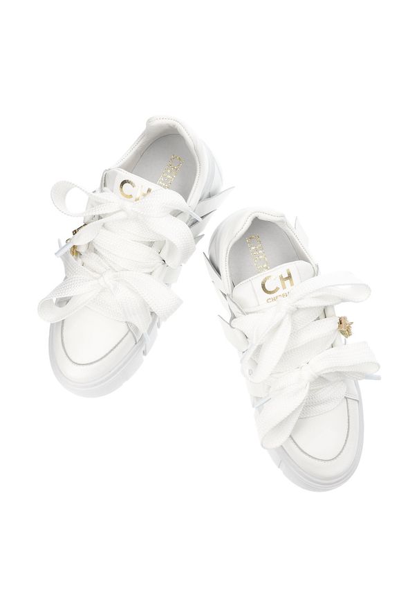 CheBello - Białe Sneakersy Chebello Modne Obuwie Damskie. Okazja: na co dzień. Zapięcie: sznurówki. Kolor: biały. Materiał: skóra. Wzór: aplikacja. Styl: elegancki, casual
