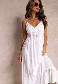 Renee - Biała Rozkloszowana Sukienka Maxi z Głębokim Dekoltem na Ramiączkach Renava. Kolor: biały. Długość rękawa: na ramiączkach. Typ sukienki: rozkloszowane. Styl: wakacyjny. Długość: maxi #4