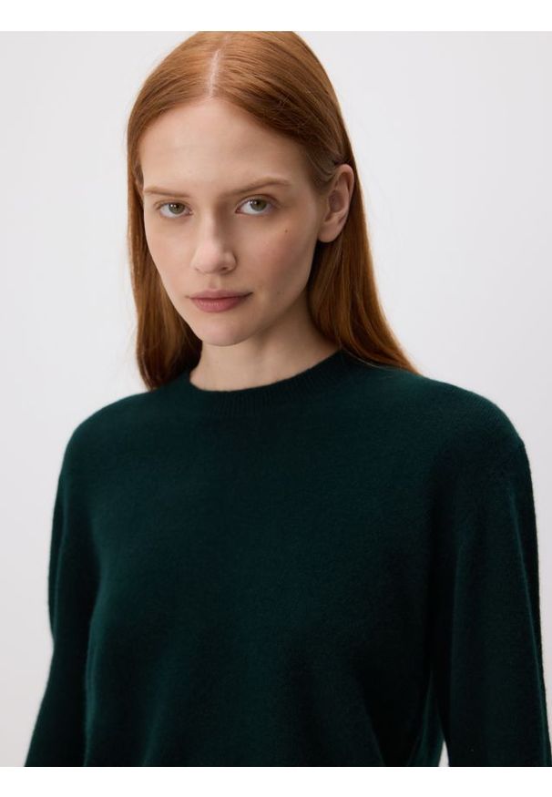 Reserved - Wełniany sweter - ciemnozielony. Kolor: zielony. Materiał: wełna