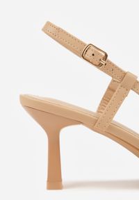 Born2be - Ciemnobeżowe Ażurowe Czółenka z Plecionki na Niskiej Szpilce Nilgias. Okazja: na co dzień. Zapięcie: pasek. Kolor: beżowy. Materiał: len. Wzór: ażurowy. Styl: casual, elegancki, boho, klasyczny #5