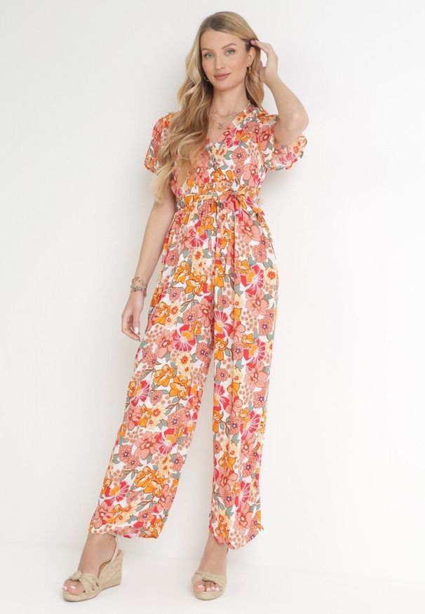 Born2be - Pomarańczowo-Biały Wiskozowy Kombinezon z Cienkimi Gumkami w Pasie i Materiałowym Paskiem Athelia. Kolor: pomarańczowy. Materiał: materiał, wiskoza. Wzór: kwiaty. Sezon: wiosna, lato