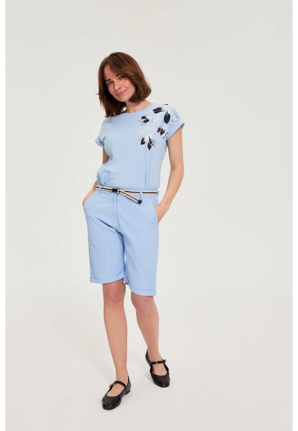 MOODO - Bawełniane szorty błękitne. Kolor: niebieski. Materiał: bawełna