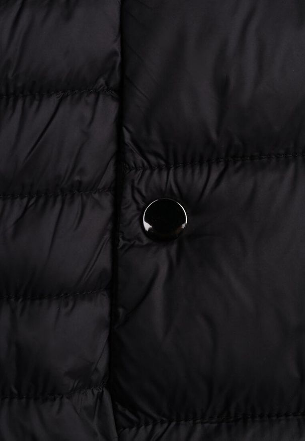 Renee - Czarna Pikowana Kurtka Przejściowa z Kapturem Learithra. Typ kołnierza: kaptur. Kolor: czarny. Materiał: jeans, nylon. Wzór: geometria. Styl: street